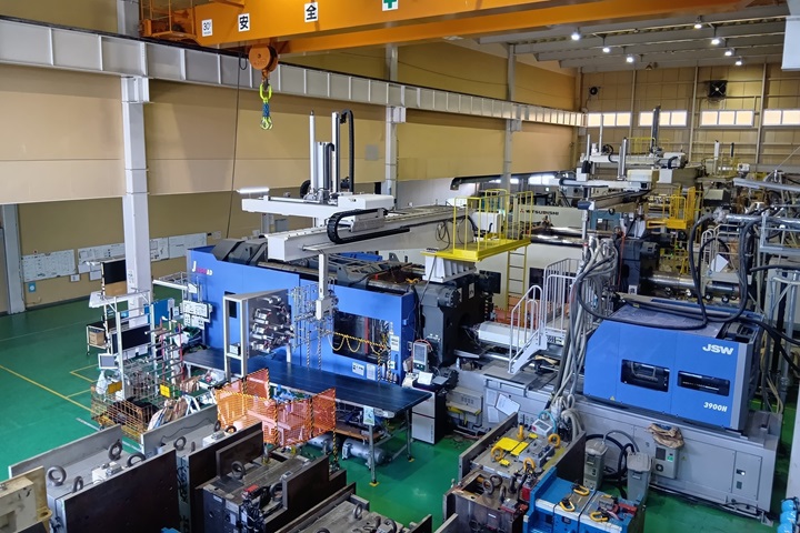 超大型成形機の写真